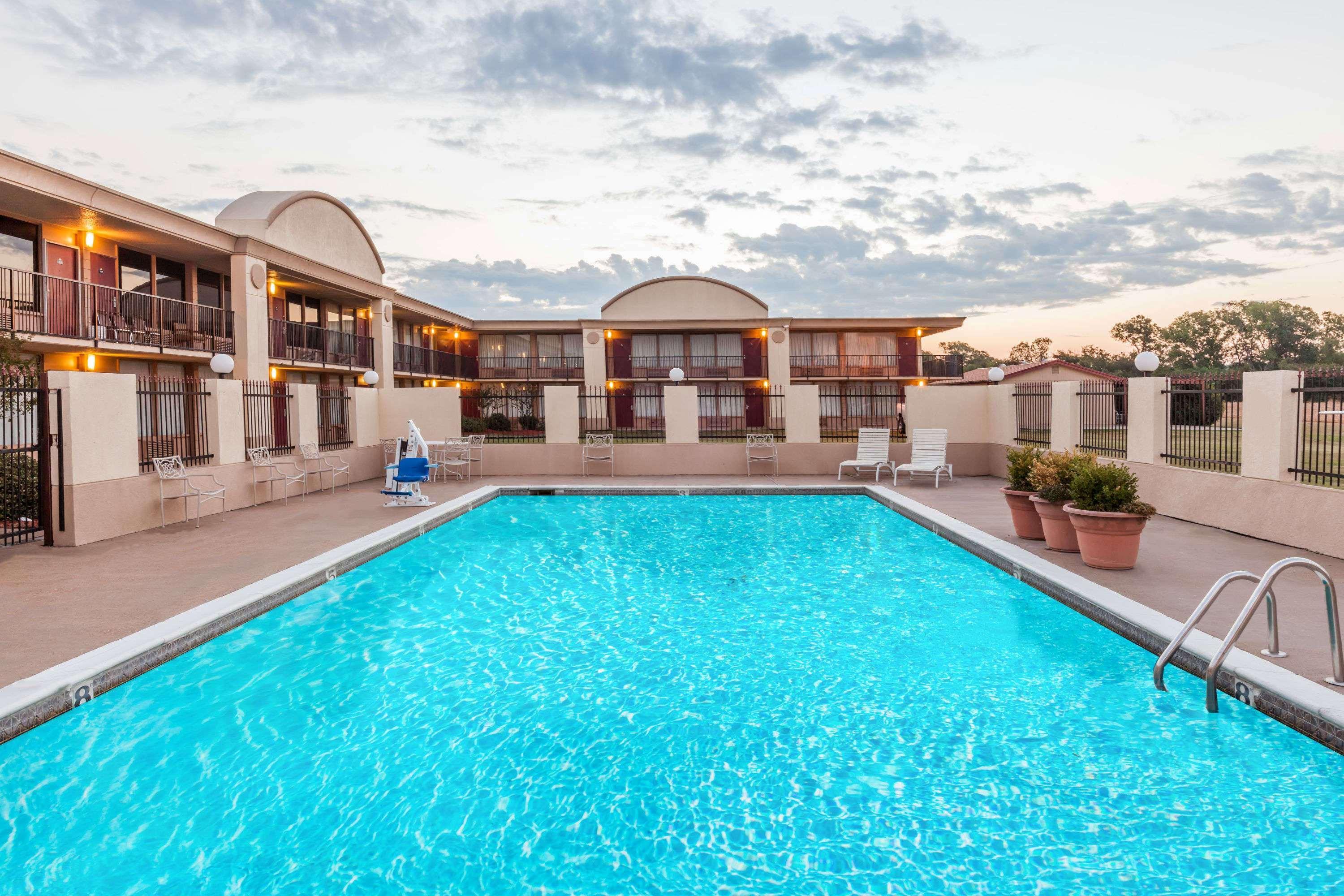 Days Inn By Wyndham Hillsboro Tx Exteriör bild